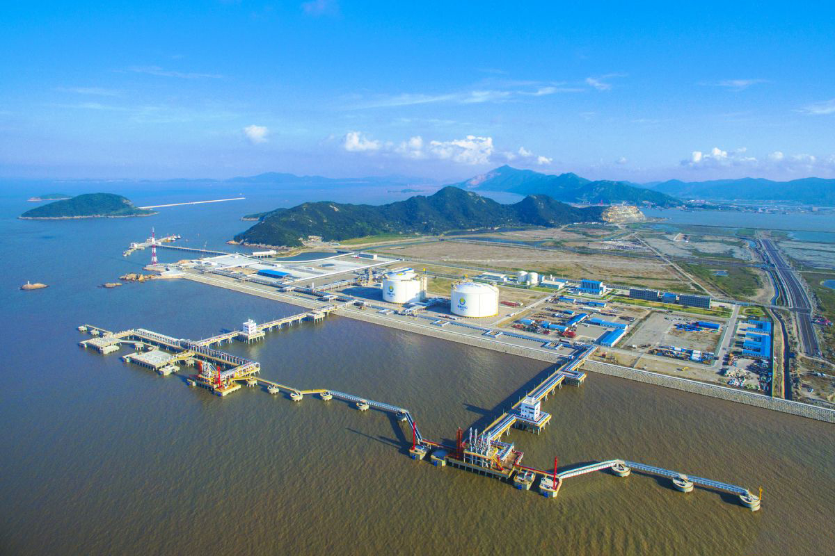 中国石油成功实现LNG接收站卸料臂海上拆装